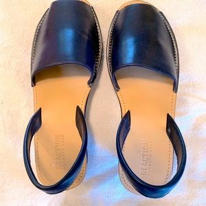 Kenneth Cole Reaction Shine Slingback Sandal Size 8 Navy